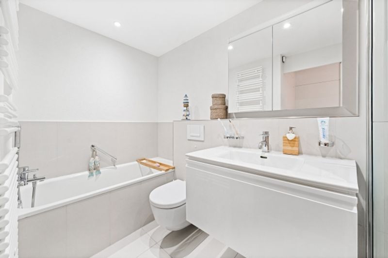 Grosszügige Wohnung mit modernem Ausbau - 5