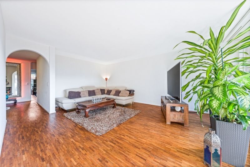 Grosszügige Wohnung mit modernem Ausbau - 6