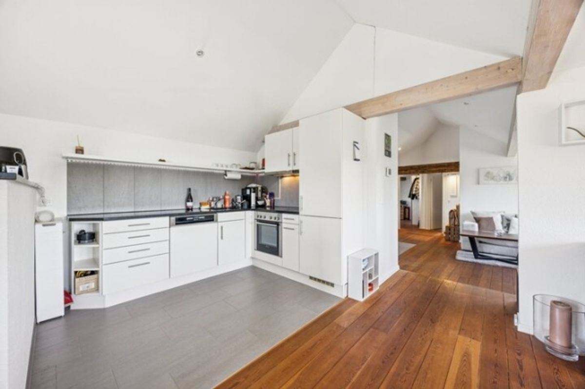 STILVOLLE 3.5 ZIMMER DACHWOHNUNG NÄHE BODENSEE - 2