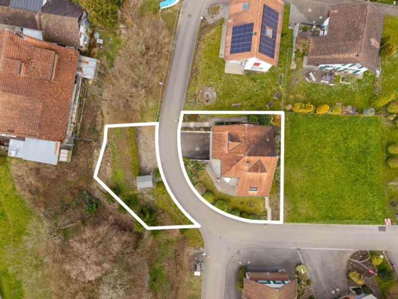 Wohnhaus mit zwei Wohneinheiten und separatem Garten am Bach - 1