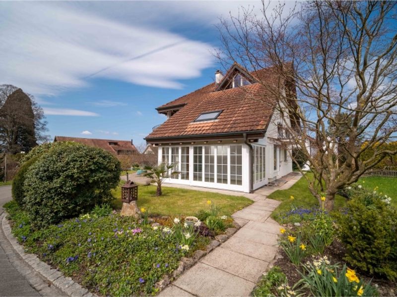 Wohnhaus mit zwei Wohneinheiten und separatem Garten am Bach - 4