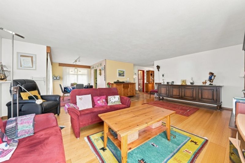 Grosszügiges Zuhause mit Weitblick - 8