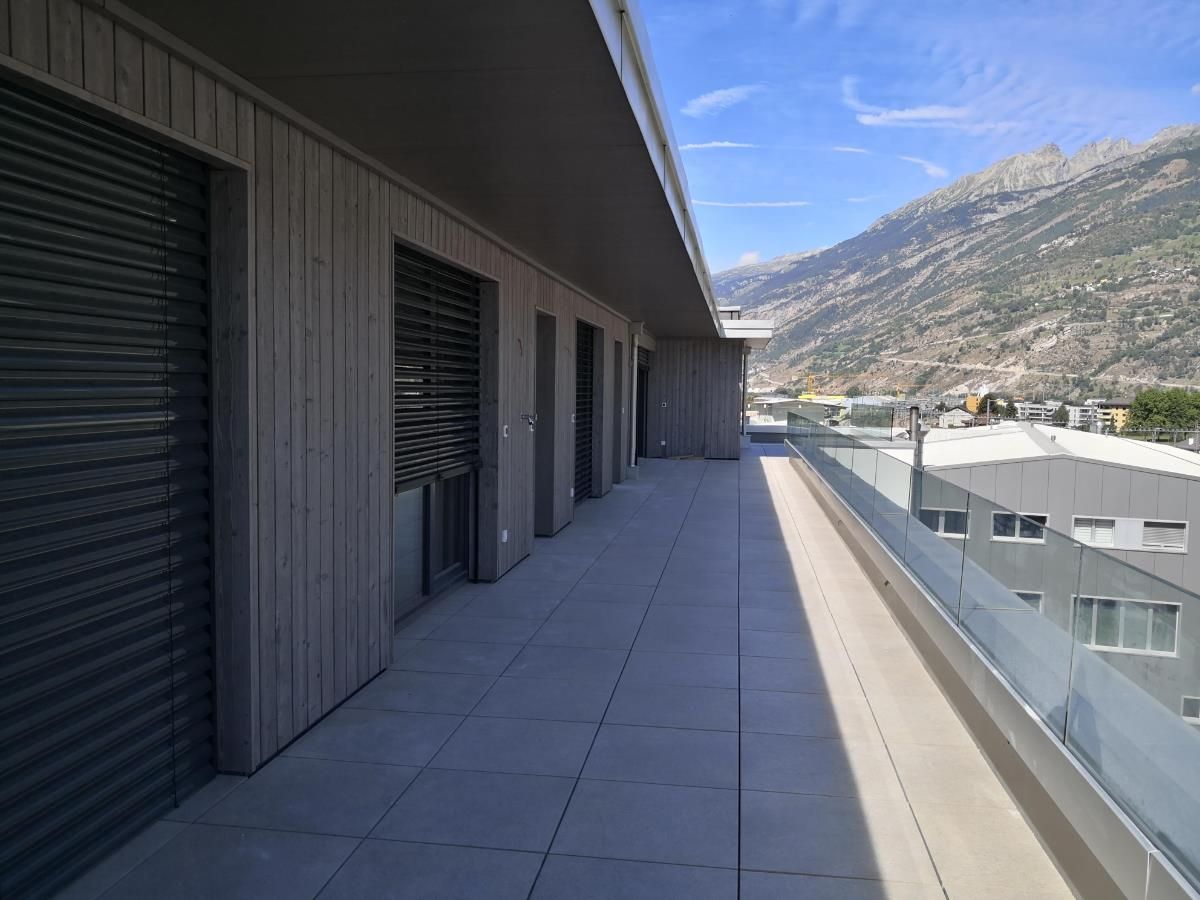 Dachwohnung 3.5 Zimmer mit Loggia und Balkon - 3