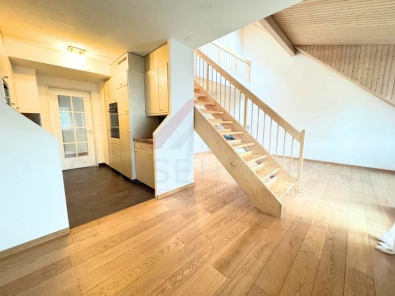 Grosszügige 4.5-Zimmer-Maisonettewohnung mit Galerie und Cheminée in 8603 Schwerzenbach - 2