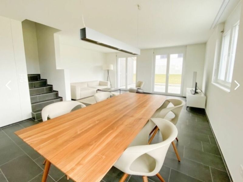 Neuwertiges 6.5 Zimmer Reihen-Eckhaus an ruhiger Lage - 1