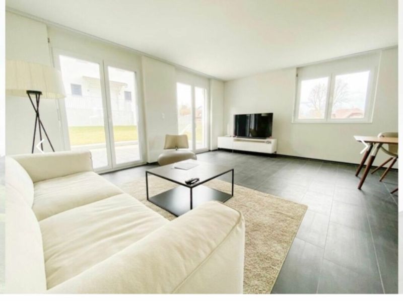 Neuwertiges 6.5 Zimmer Reihen-Eckhaus an ruhiger Lage - 2