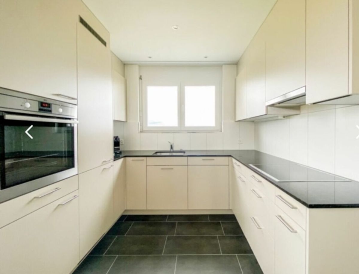 Neuwertiges 6.5 Zimmer Reihen-Eckhaus an ruhiger Lage - 2