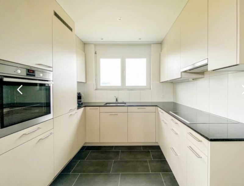Neuwertiges 6.5 Zimmer Reihen-Eckhaus an ruhiger Lage - 3