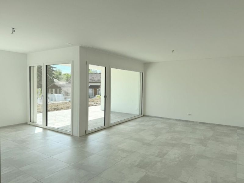 GROSSZÜGIGE PARTERREWOHNUNG MIT GEDECKTEM SITZPLATZ - 2