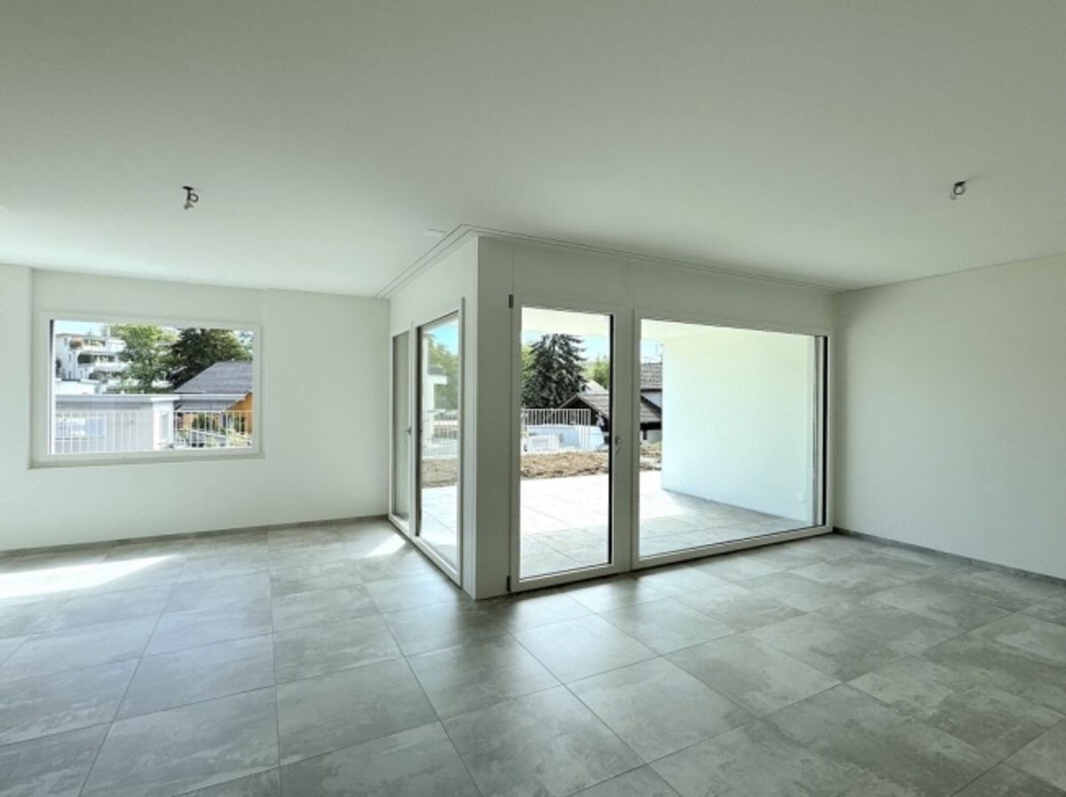 GROSSZÜGIGE PARTERREWOHNUNG MIT GEDECKTEM SITZPLATZ - 2