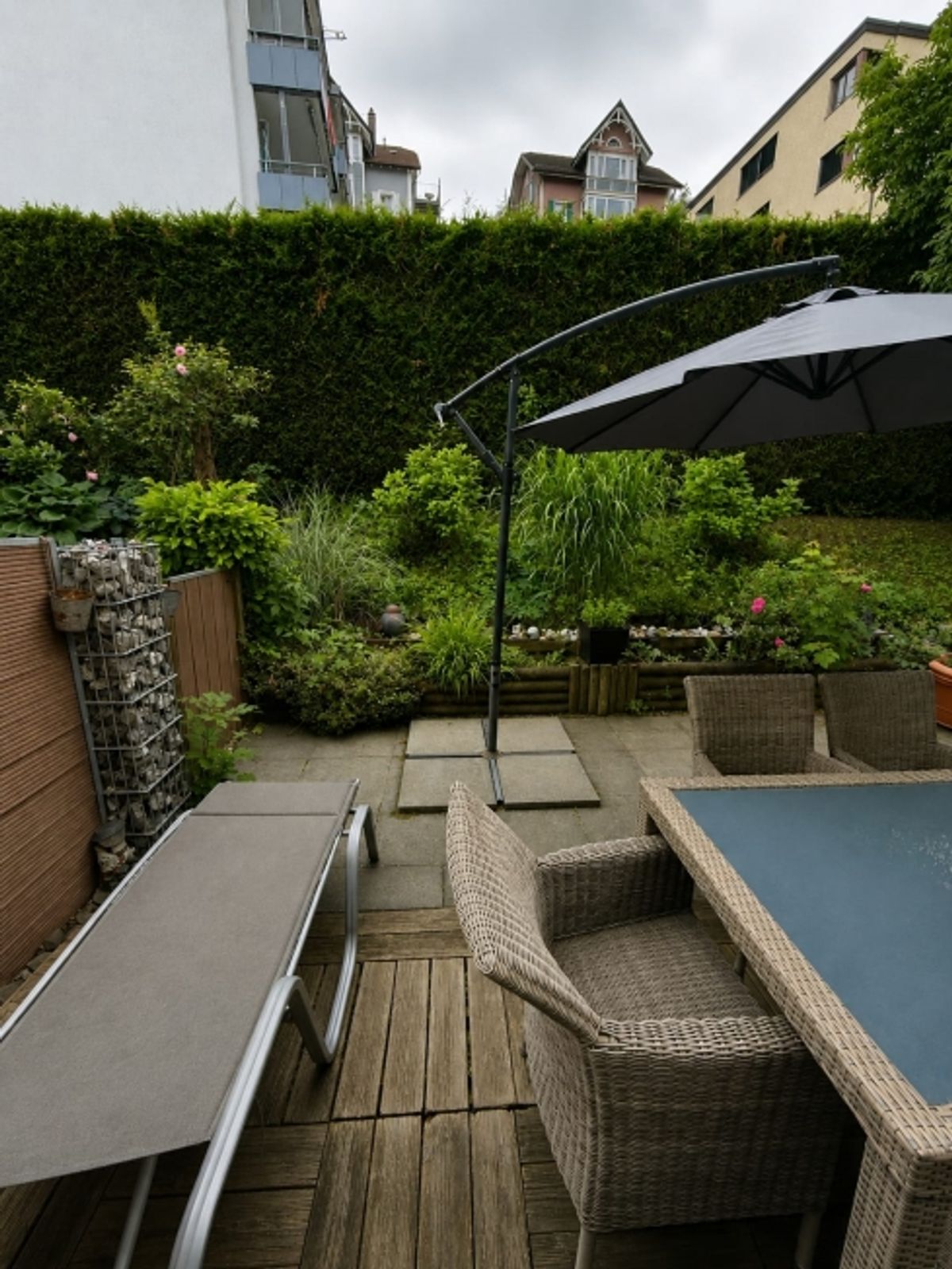Charmantes 5.5-Zimmer-Reiheneckhaus mit Garten und besonderem Wohngefühl - 1