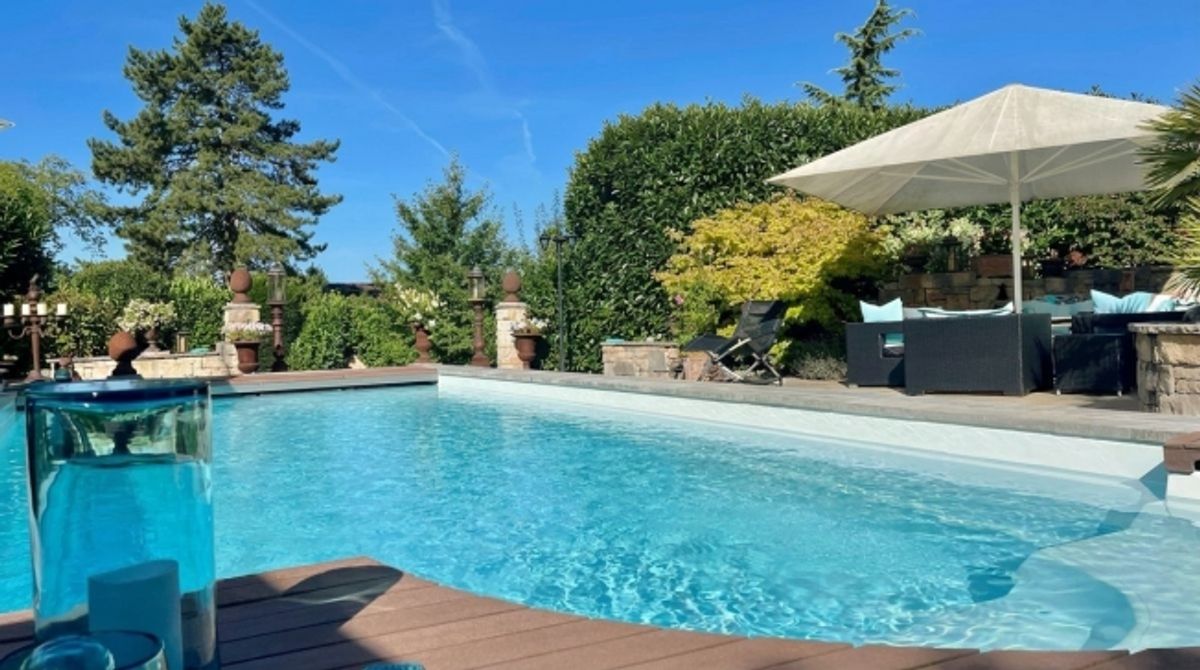 Luxuriöse Villa mit Pooloase und mediterranem Garten - Ihr Traumdomizil in ruhiger Lage - 0