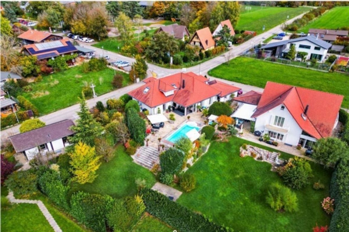 Luxuriöse Villa mit Pooloase und mediterranem Garten - Ihr Traumdomizil in ruhiger Lage - 1