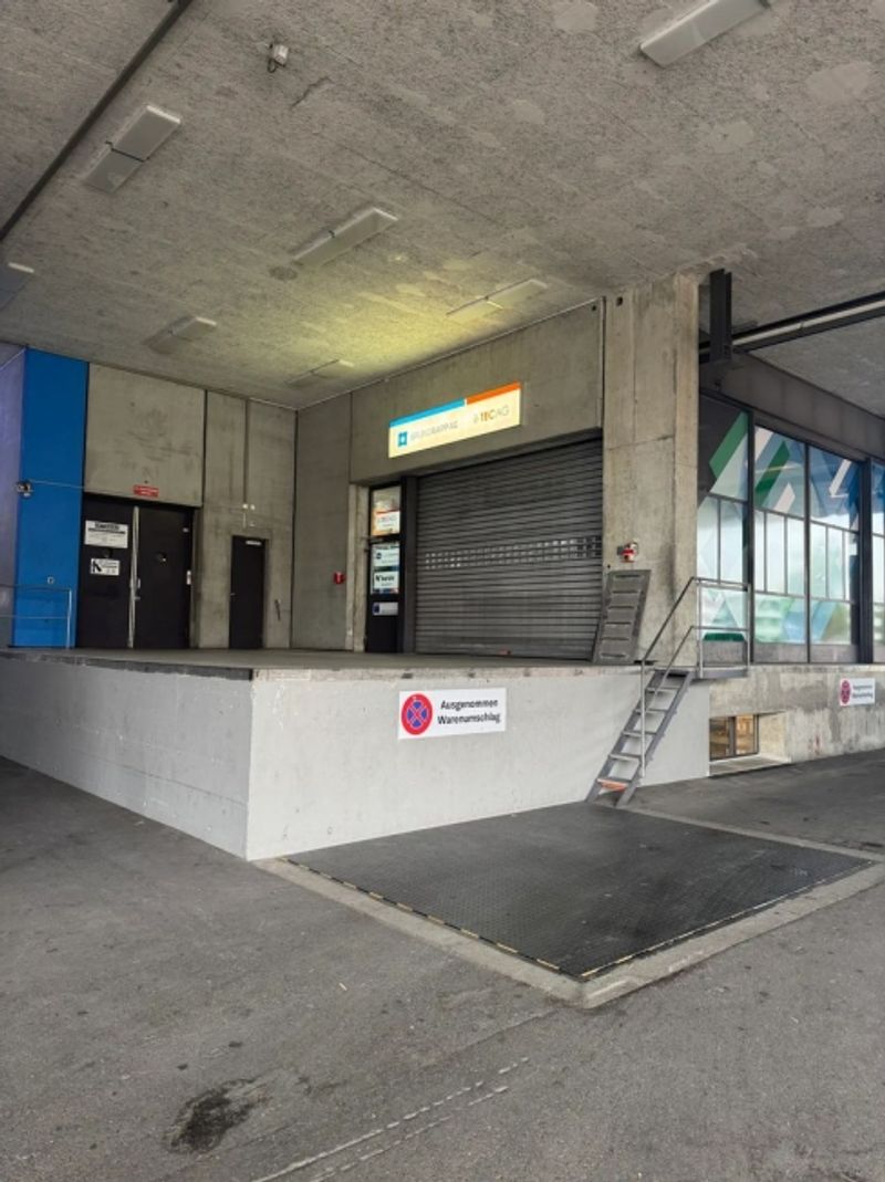 550m2 Moderne Gewerbefläche mit Laderampe - 1