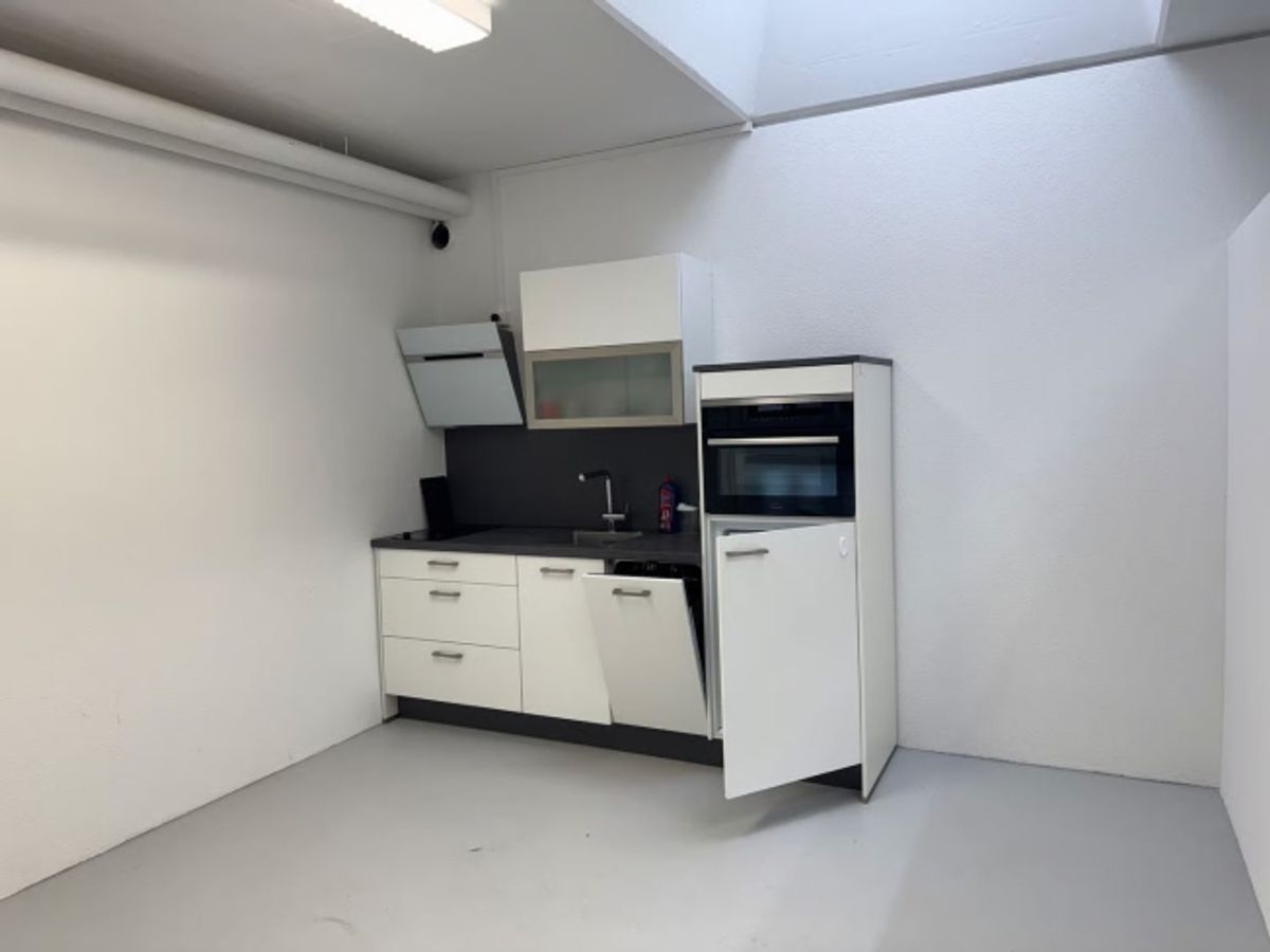 550m2 Moderne Gewerbefläche mit Laderampe - 7