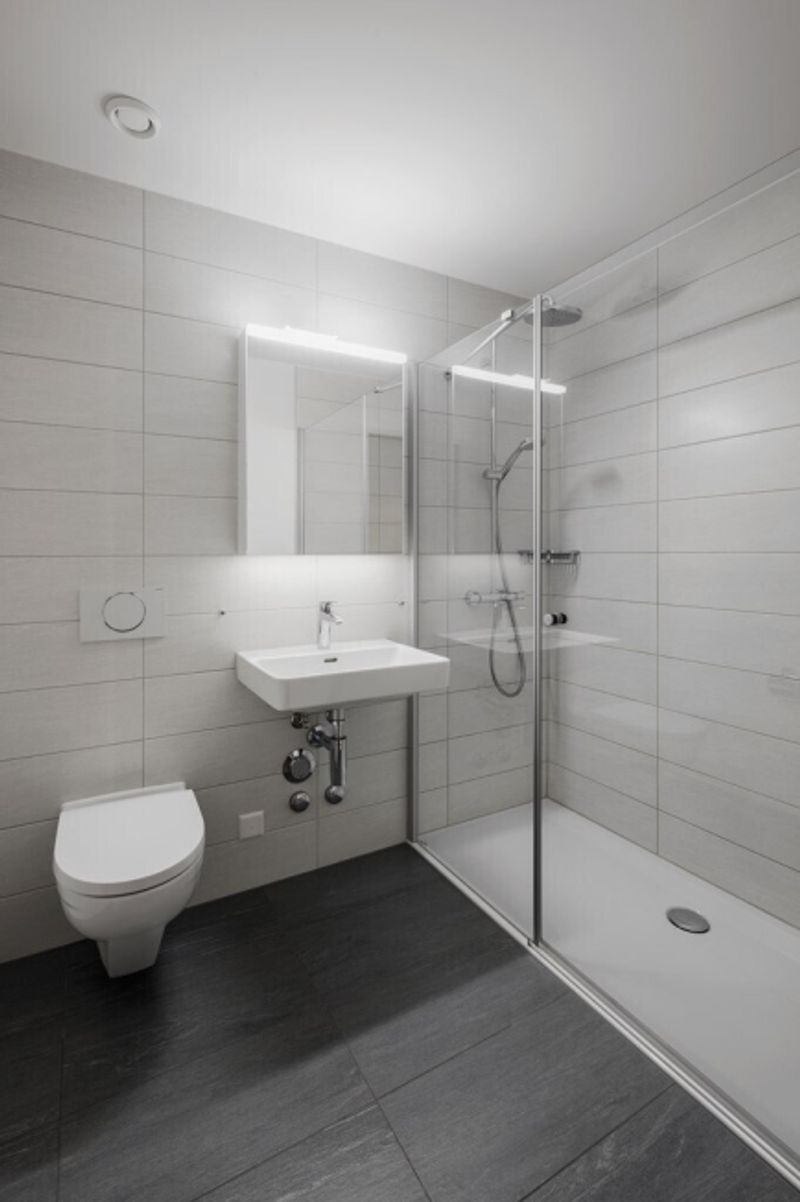 Schöne Dachwohnung mit zwei Balkonen - 4