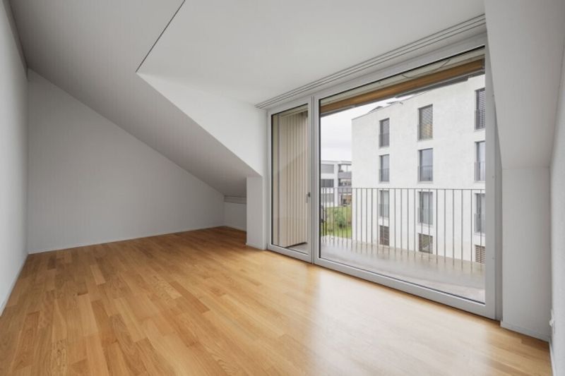 Schöne Dachwohnung mit zwei Balkonen - 5