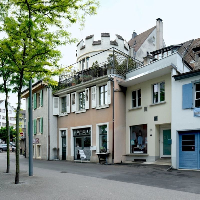 Altstadthaus mit Ladenlokal und vier Wohnungen - 1