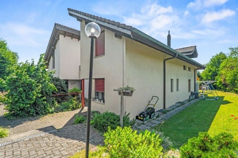 Haus mit grossem Umschwung zentral gelegen - 1
