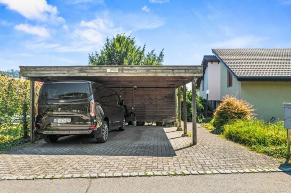 Haus mit grossem Umschwung zentral gelegen - 1