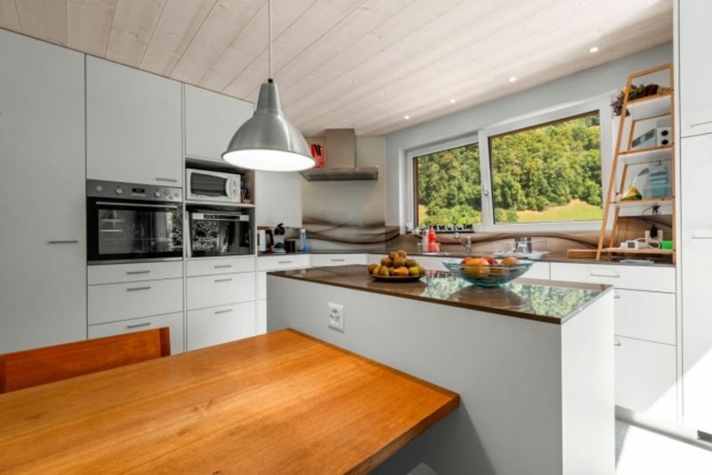 Charmante, modernisierte Doppeleinfamilienhaus-Hälfte mit viel Grün - 3
