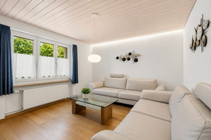 Charmante, modernisierte Doppeleinfamilienhaus-Hälfte mit viel Grün - 4