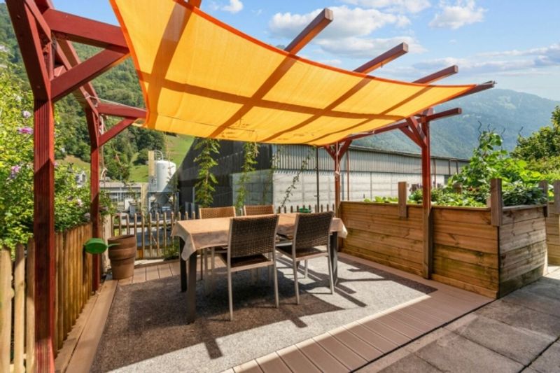 Charmante, modernisierte Doppeleinfamilienhaus-Hälfte mit viel Grün - 9