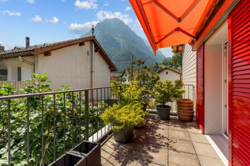 Charmante, modernisierte Doppeleinfamilienhaus-Hälfte mit viel Grün - 11