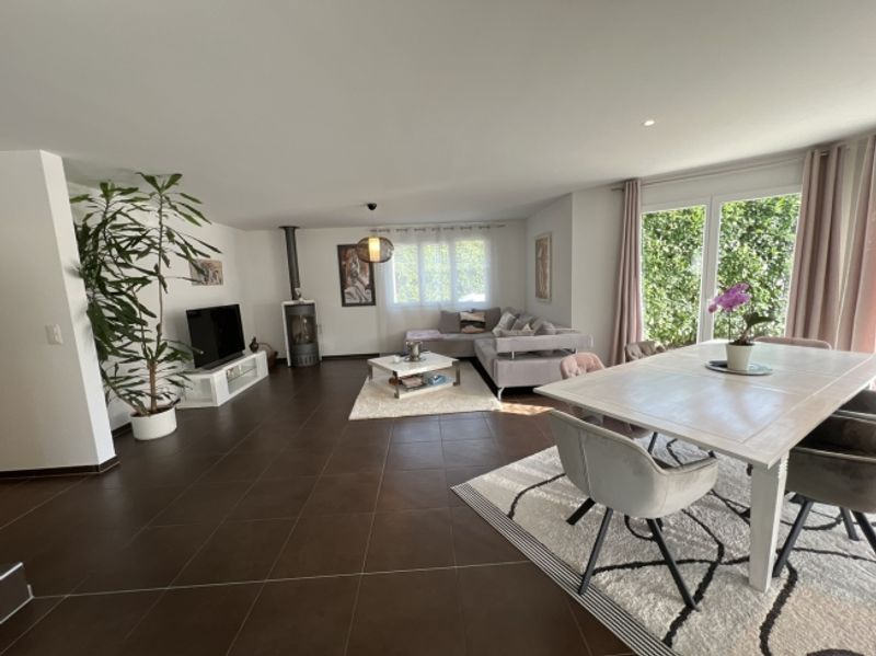 Zum Verkauf steht ein sehr hübsches freistehendes Haus mit großem Garten - 4