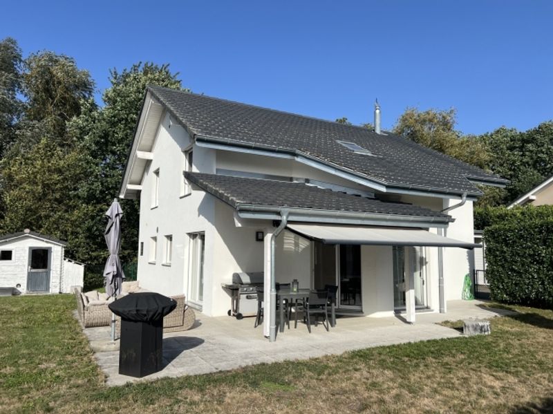 Zum Verkauf steht ein sehr hübsches freistehendes Haus mit großem Garten - 11