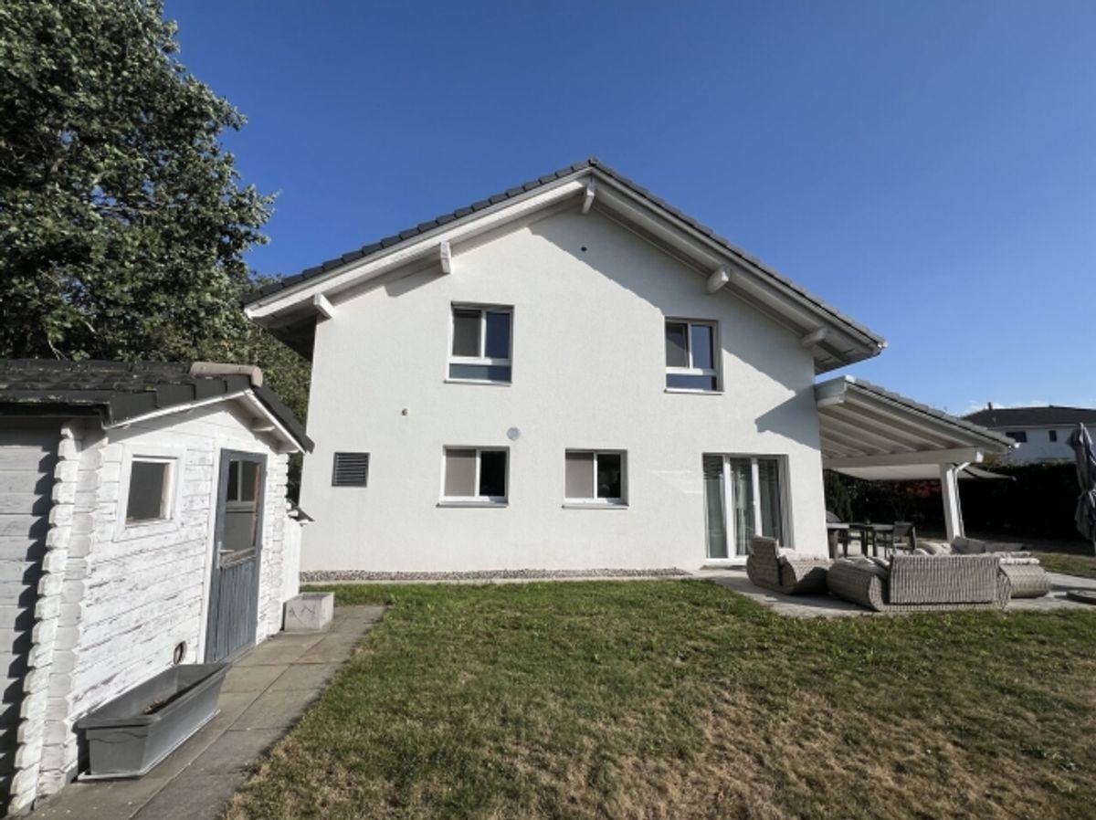 Zum Verkauf steht ein sehr hübsches freistehendes Haus mit großem Garten - 11