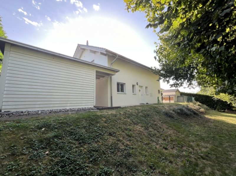 Zum Verkauf steht ein sehr hübsches freistehendes Haus mit großem Garten - 14