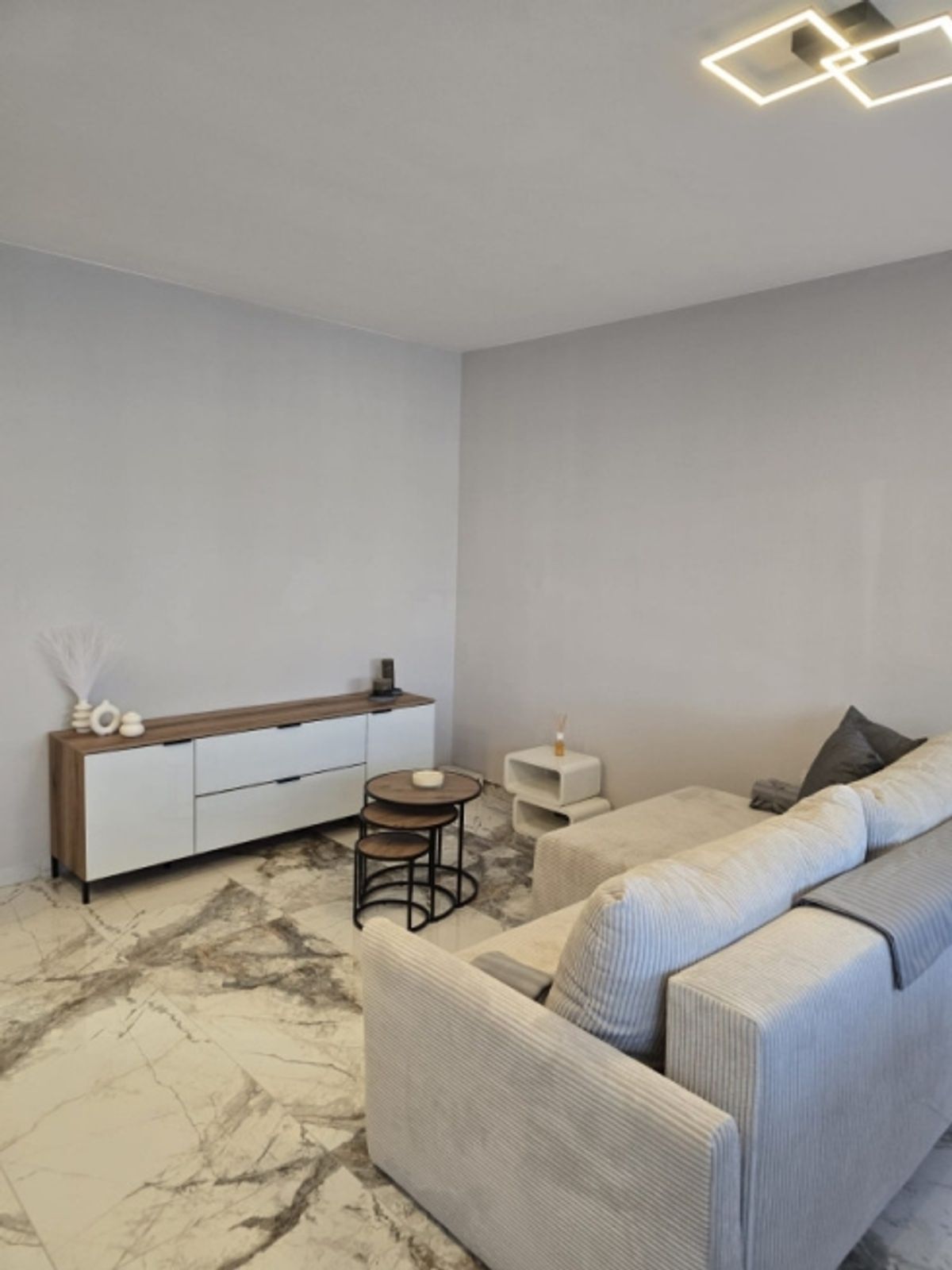 Möblierte 4-Zimmer-Wohnung im 5. Stock in Meyrin 1217 - 1