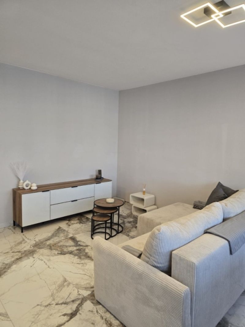4-Zimmer-Wohnung im 5. Stock in Meyrin 1217 - 2