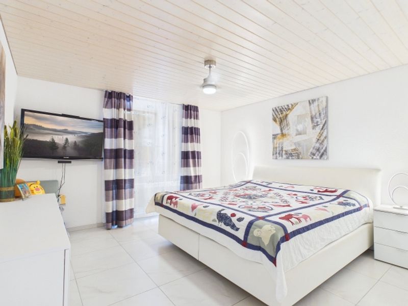 Einfamilienhaus mit beheiztem Pool und Wellnessoase - 8
