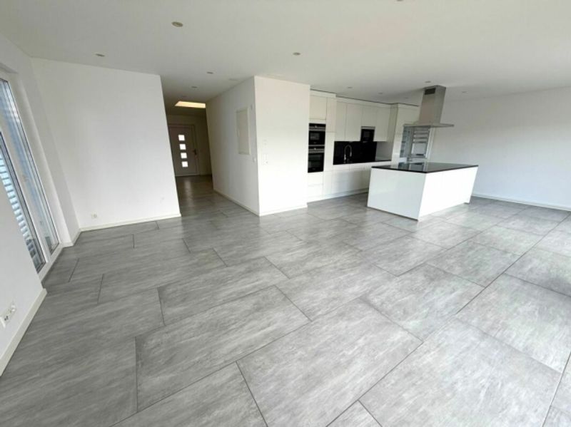 Neuwertige 4.5 Zimmer Attika-Wohnung - 3