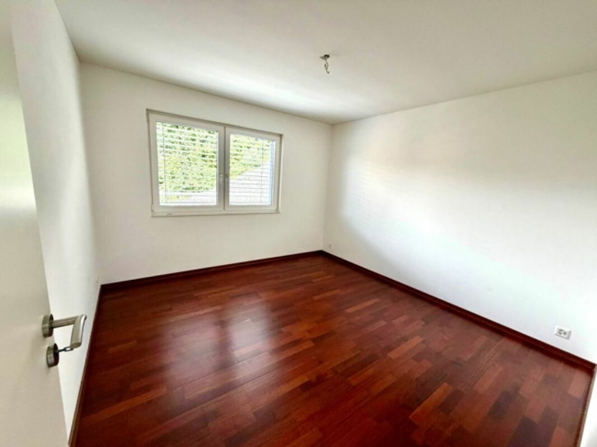 Neuwertige 4.5 Zimmer Attika-Wohnung - 7