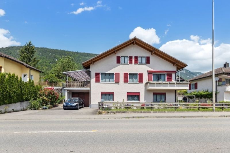 Grosses 6.5-Zimmer-Haus komplett renoviert am Dorfeingang von Eschert - 1