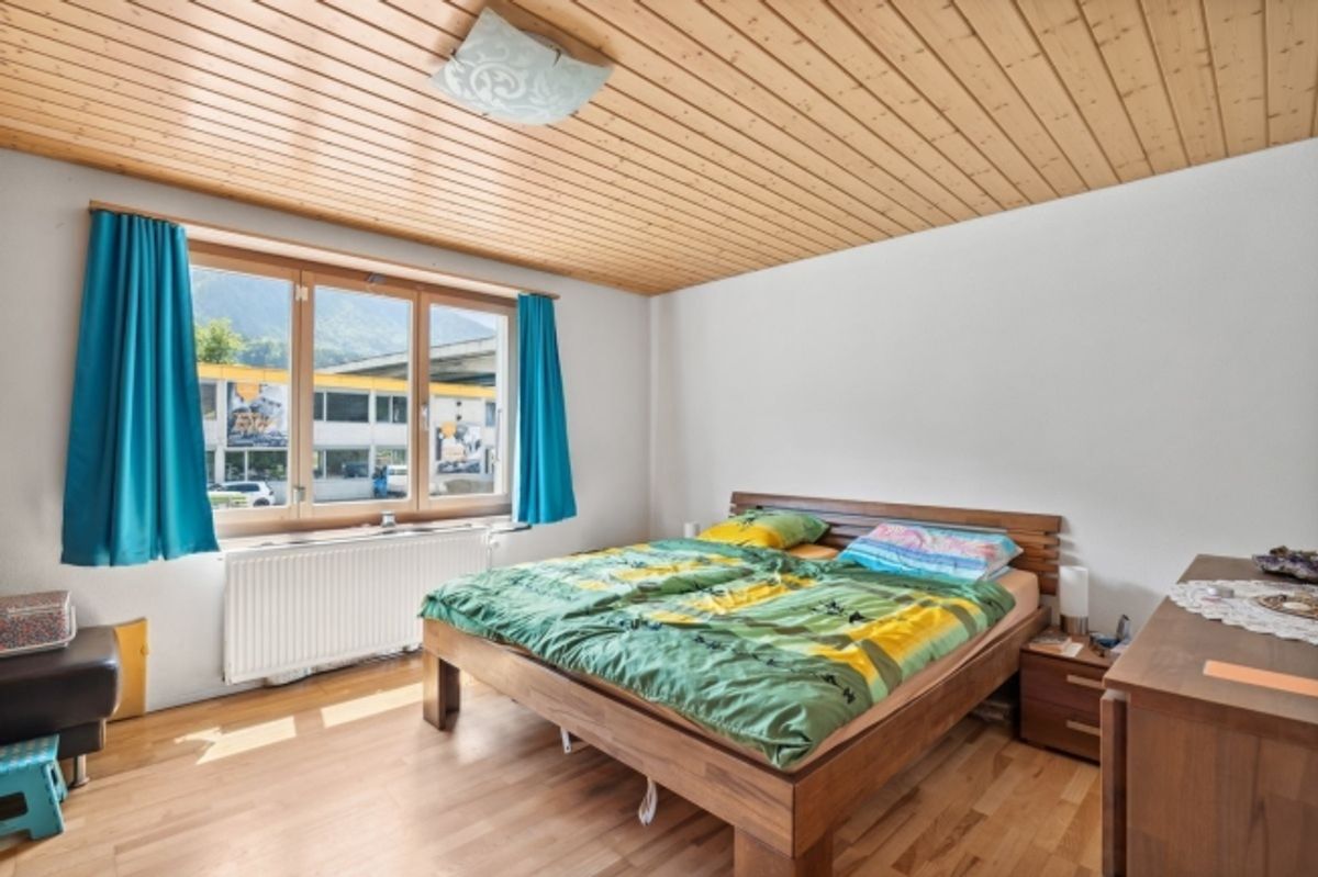 Grosses 6.5-Zimmer-Haus komplett renoviert am Dorfeingang von Eschert - 2