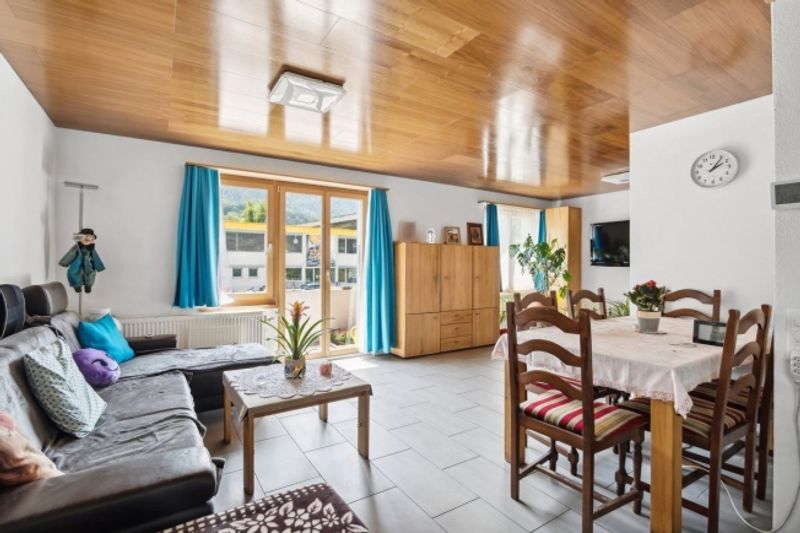 Grosses 6.5-Zimmer-Haus komplett renoviert am Dorfeingang von Eschert - 5
