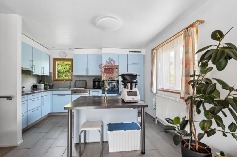 Grosses 6.5-Zimmer-Haus komplett renoviert am Dorfeingang von Eschert - 6