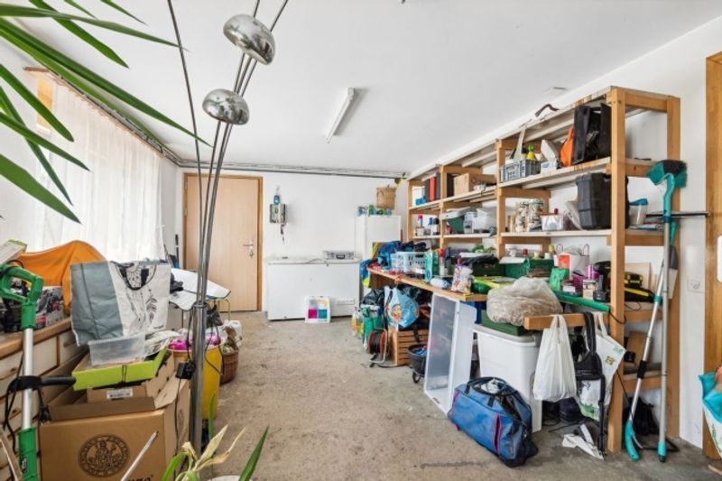 Grosses 6.5-Zimmer-Haus komplett renoviert am Dorfeingang von Eschert - 7