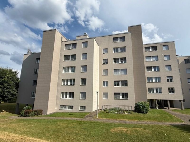Neuwertige Wohnung (renoviert für CHF 115'000.-) mit Lift an ruhiger Lage - 2