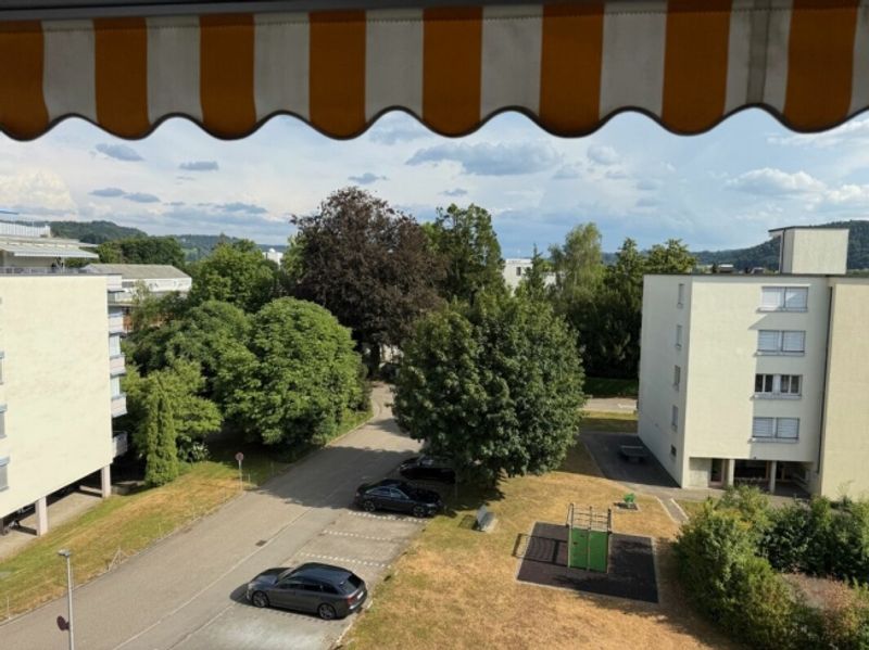 Neuwertige Wohnung (renoviert für CHF 115'000.-) mit Lift an ruhiger Lage - 6