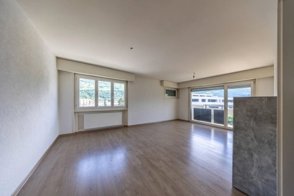 Grosszügige 4.5-Zimmer-Wohnung mit Balkon - 1