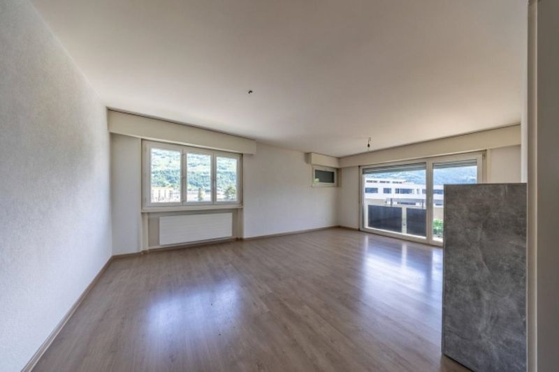 Grosszügige 4.5-Zimmer-Wohnung mit Balkon - 2