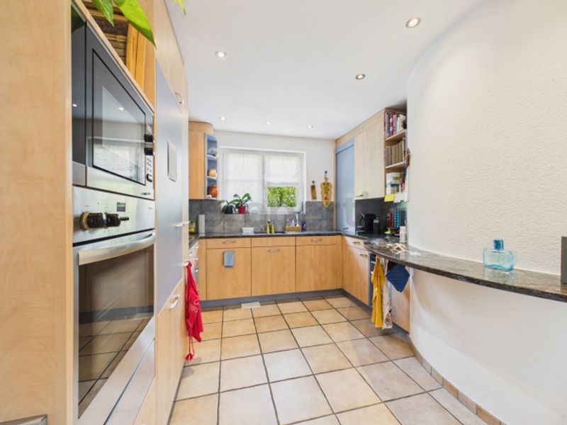 Grosser Garten zur Alleinnutzung, 250 m² Terrasse und flexible Raumaufteilung (4.5 / 5.5 Zimmer) - 4