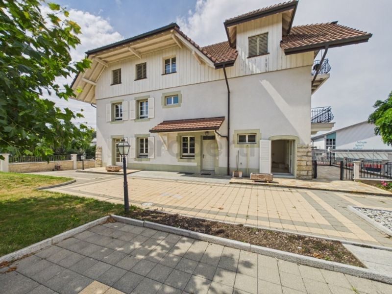 Appartement de 4,5 pièces, chauffage au sol, garage et place extérieure inclus - 1