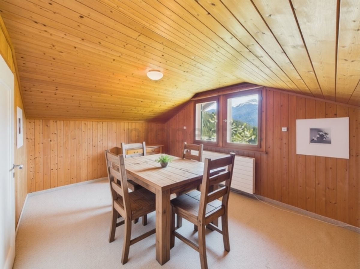 Grosszügiges 9 Zimmer-Haus mit vielseitigem Gestaltungsspielraum in Alvaschein - 6