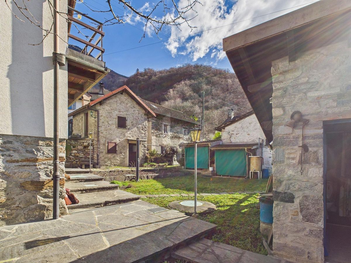 SPAZIOSA E SOLEGGIATA CON GIARDINO - 1